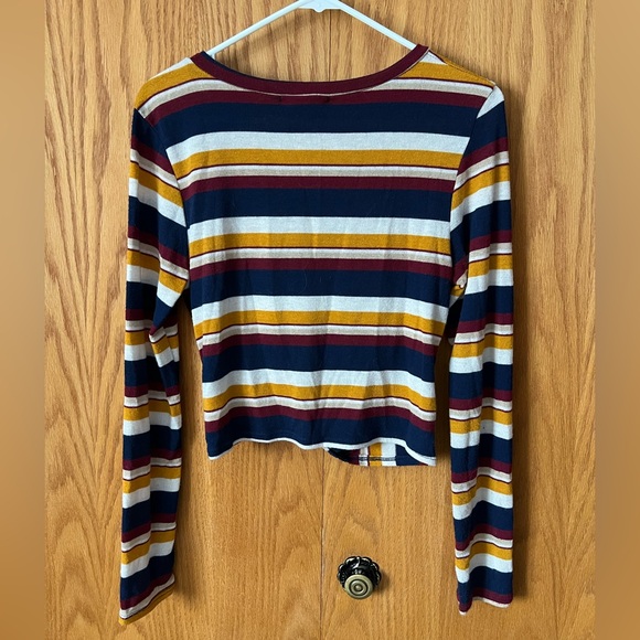 Gaze Cropped Sweater - Picture 2 of 3